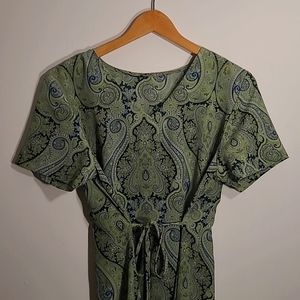 ⭐ $5 ⭐ Sage Green Paisley Lightweight V Neck Maxi Dress PTP 21